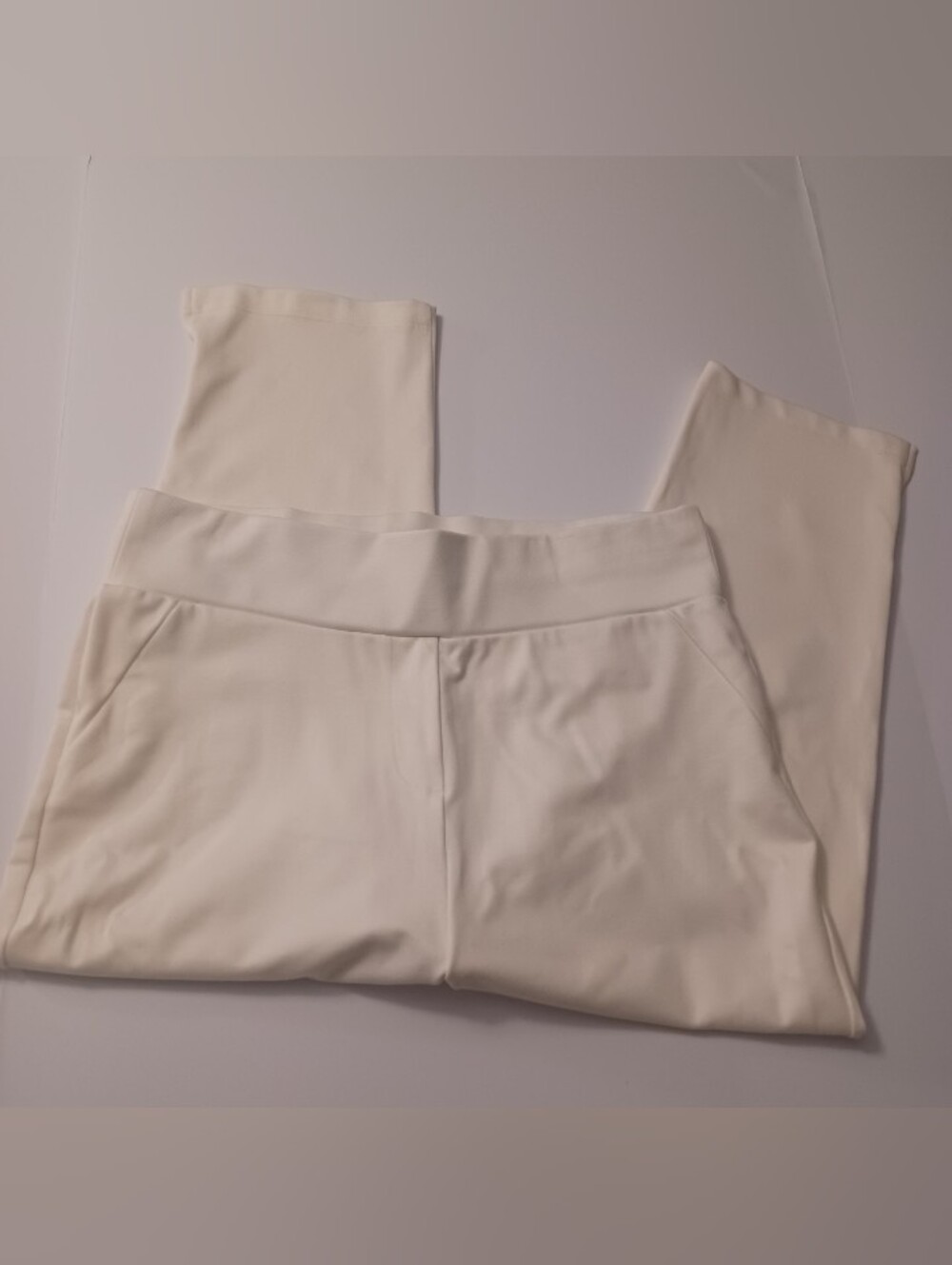 Tapata Athletic Pull-on Capris Sz L